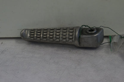 Framsidan på Fotpinne från en Kawasaki Versys 650 -2007 motorcykel.