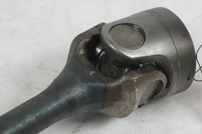 Vänster sida på Kardanaxel från en Suzuki VZ 1600 -2005 motorcykel.