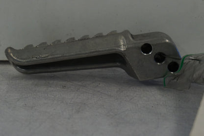 Baksidan på Fotpinne från en Kawasaki Versys 650 -2007 motorcykel.