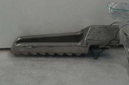 Höger sida på Fotpinne från en Kawasaki Versys 650 -2007 motorcykel.