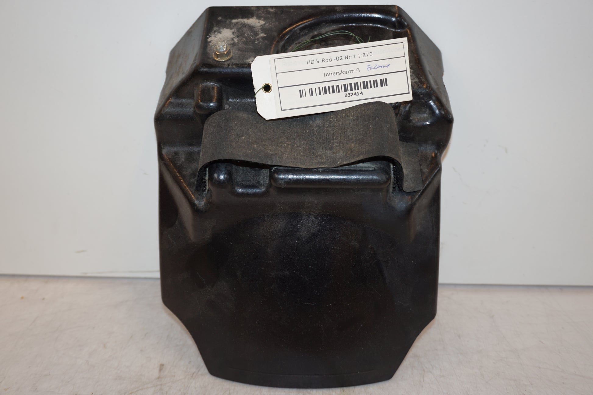 Framsidan på Innerskärm från en H-D V-Rod 1130 -2002 motorcykel.