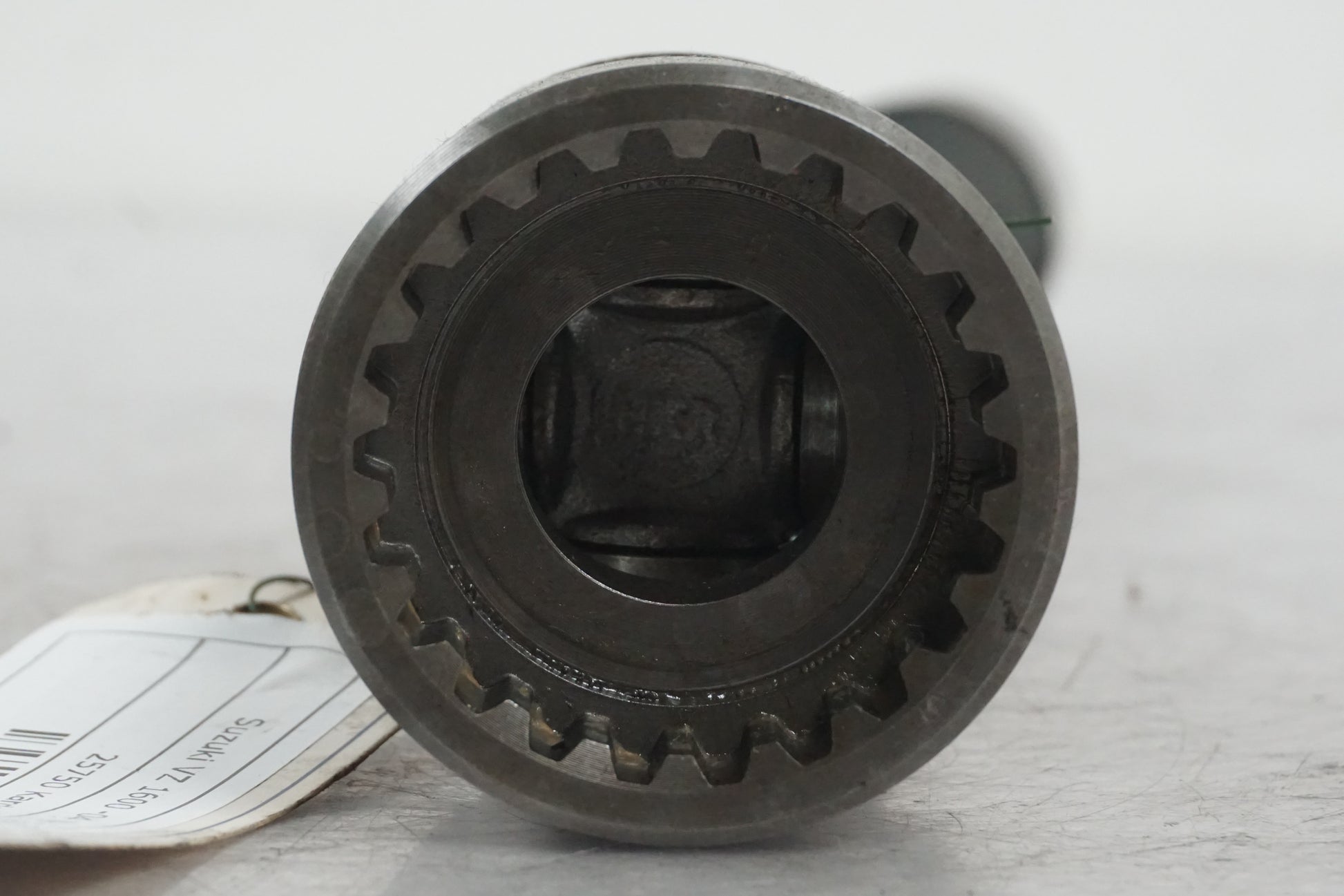 Höger sida på Kardanaxel från en Suzuki VZ 1600 -2004 motorcykel.