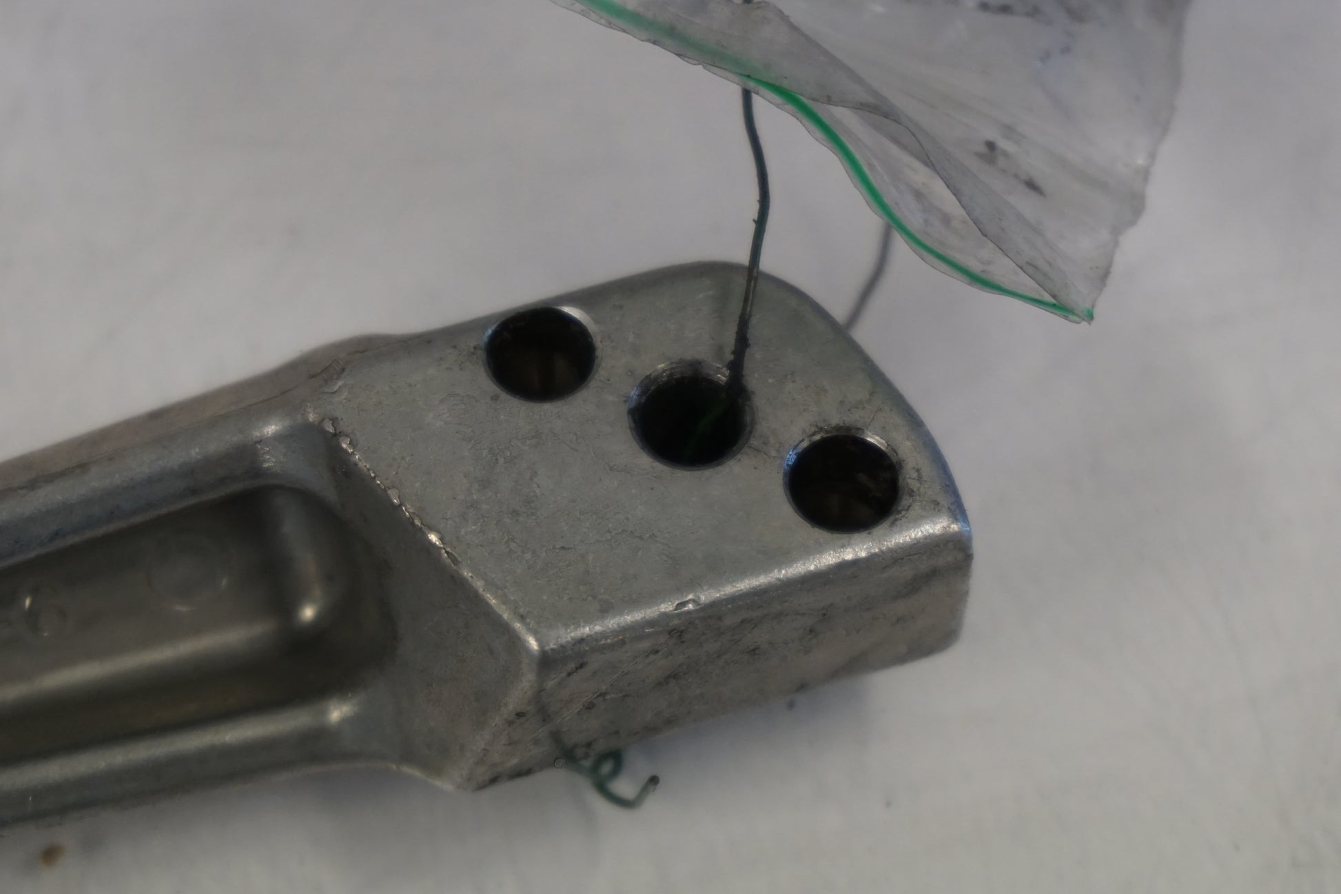 Snett nerifrån på Fotpinne från en Kawasaki Versys 650 -2007 motorcykel.