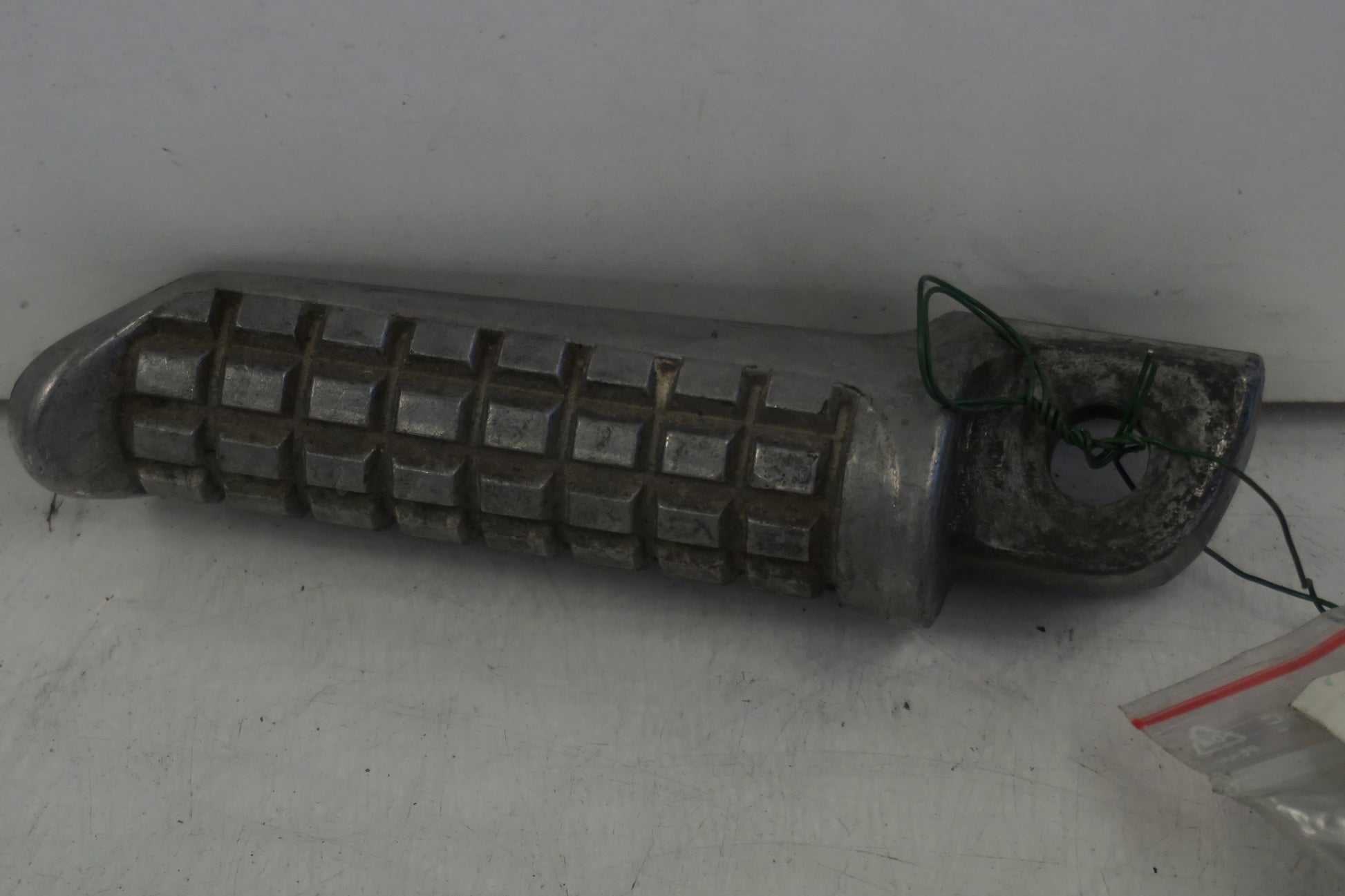 Framsidan på Fotpinne från en Kawasaki GPX 600 -1989 motorcykel.