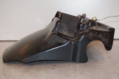 Snett nerifrån på Innerskärm från en H-D V-Rod 1130 -2002 motorcykel.