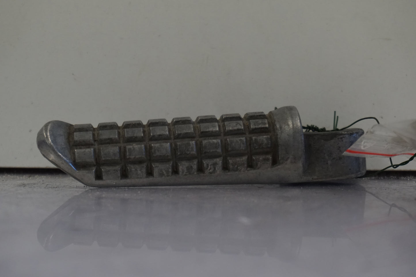 Baksidan på Fotpinne från en Kawasaki GPX 600 -1989 motorcykel.