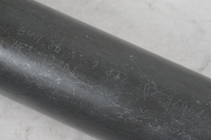 Baksidan på Kardanaxel från en BMW K 1200 LT -2004 motorcykel.