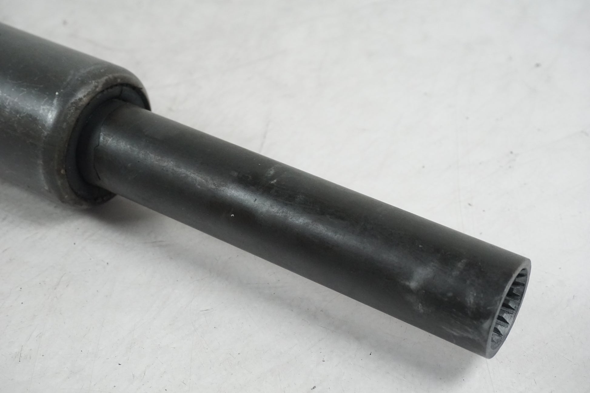 Höger sida på Kardanaxel från en BMW K 1200 LT -2004 motorcykel.