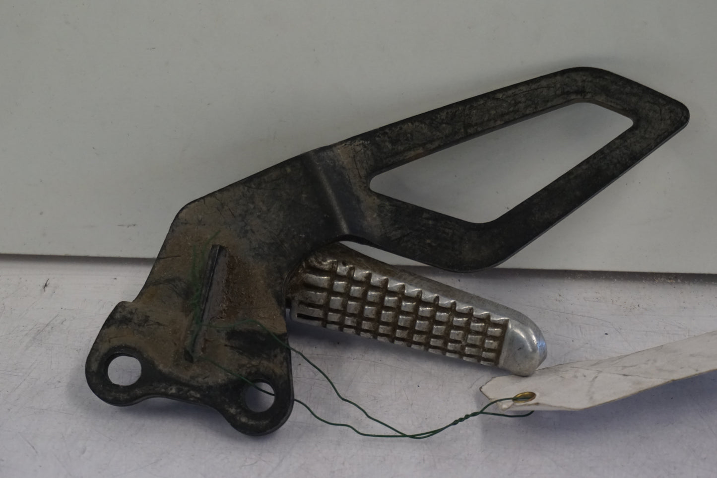 Framsidan på Fotpinne från en Suzuki DRZ 400 -2005 motorcykel.