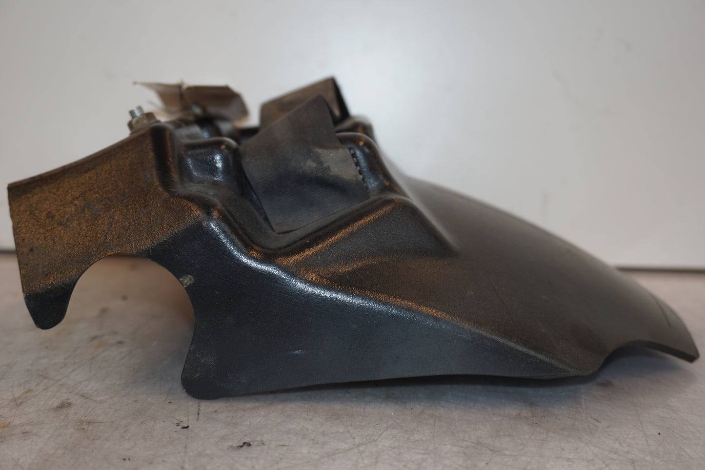 Höger sida på Stänkskärm från en H-D V-Rod 1130 -2006 motorcykel.