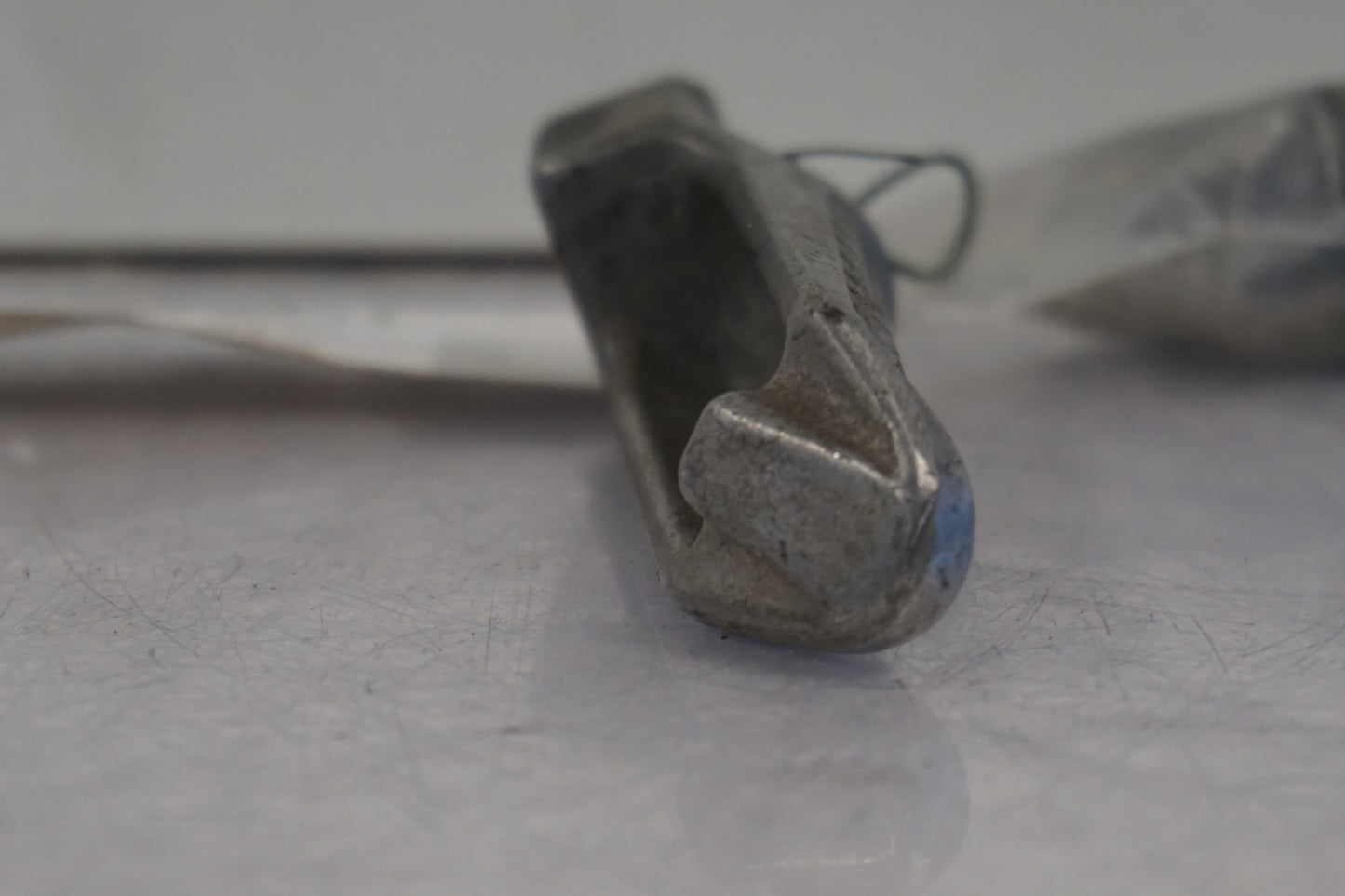 Vänster sida på Fotpinne från en Kawasaki GPX 600 -1993 motorcykel.