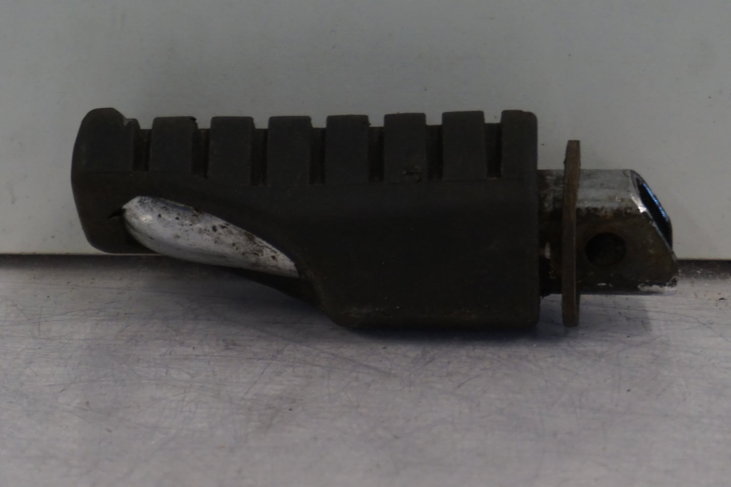 Baksidan på Fotpinne från en Kawasaki KLE 500 -1991 motorcykel.