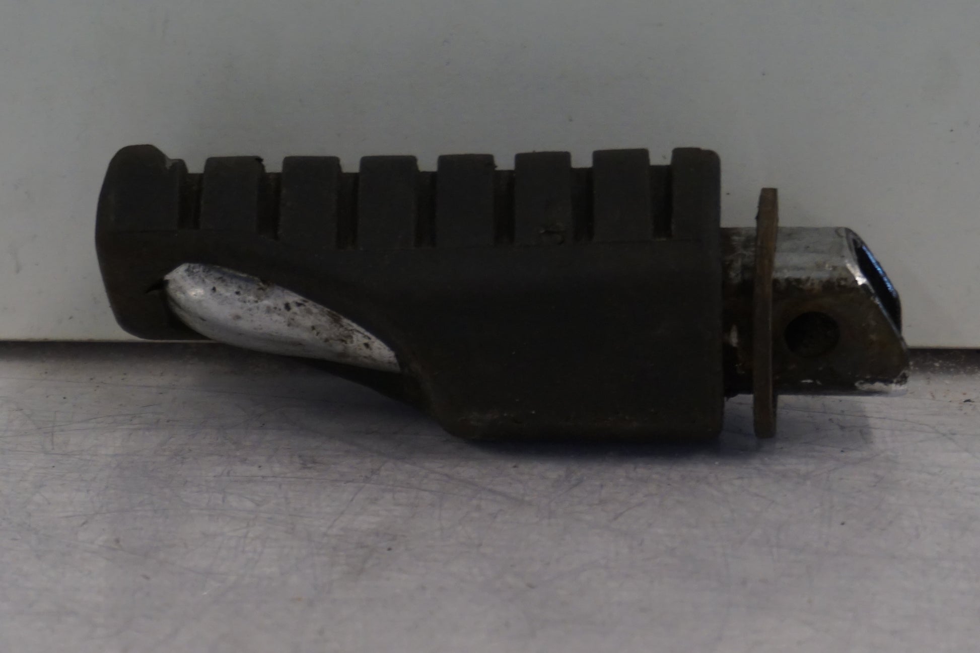 Baksidan på Fotpinne från en Kawasaki KLE 500 -1991 motorcykel.