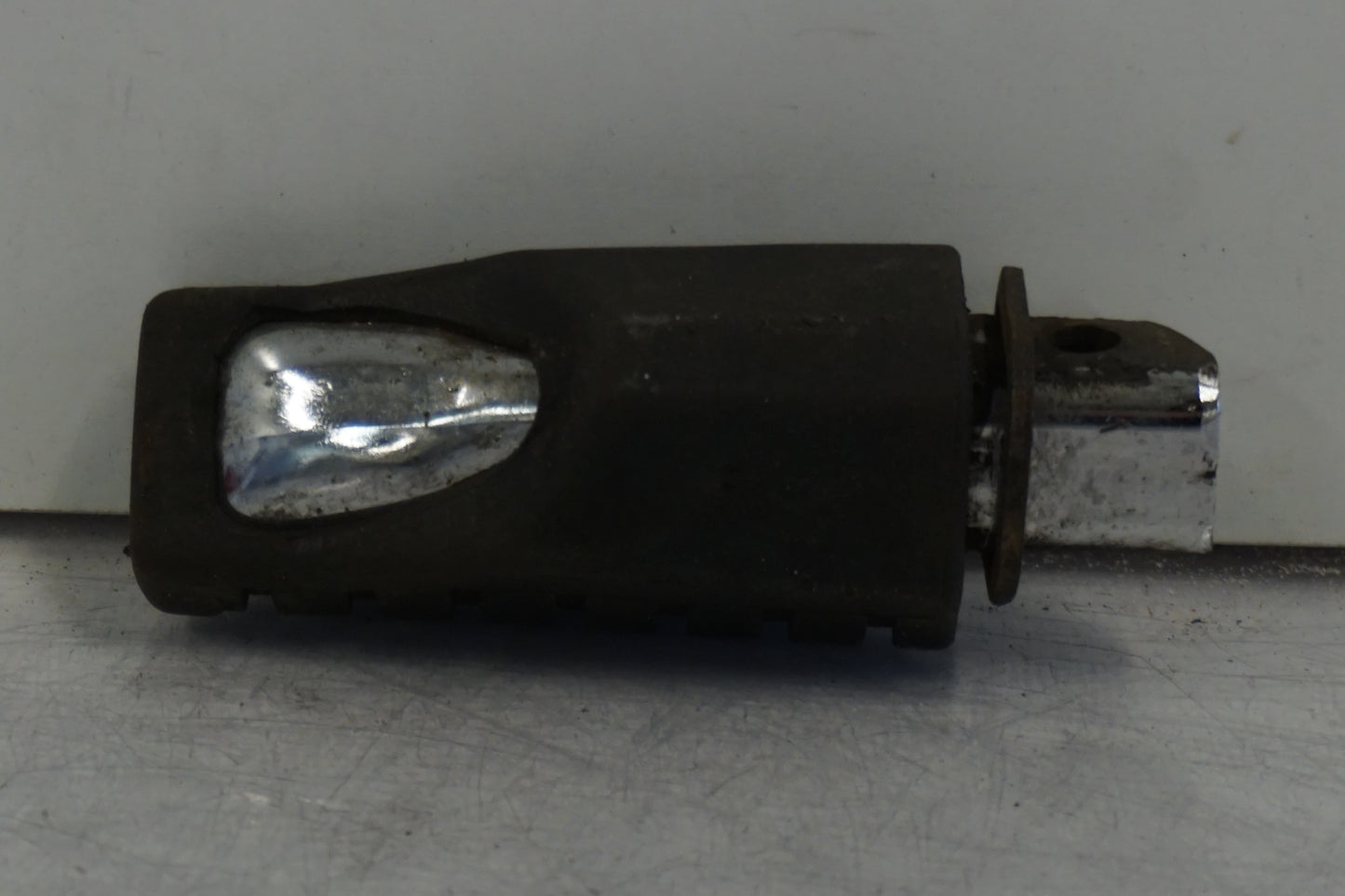 Höger sida på Fotpinne från en Kawasaki KLE 500 -1991 motorcykel.