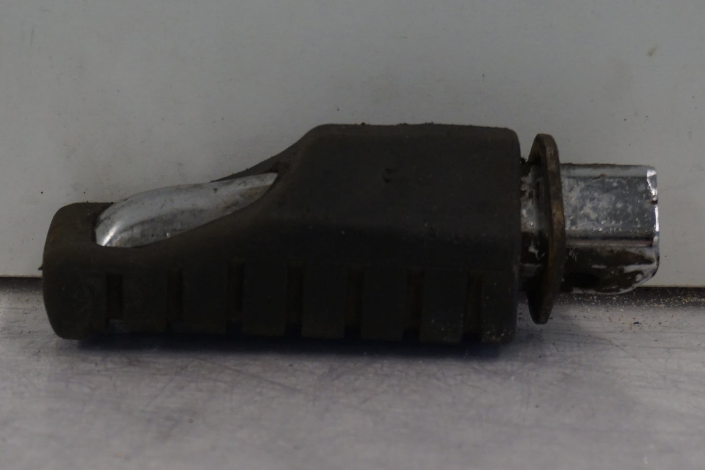 Vänster sida på Fotpinne från en Kawasaki KLE 500 -1991 motorcykel.