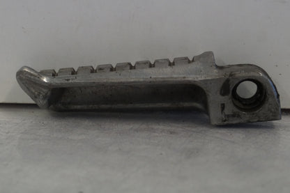 Baksidan på Fotpinne från en Kawasaki ZZR 600 -1991 motorcykel.