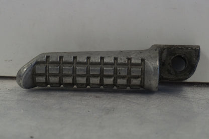 Vänster sida på Fotpinne från en Kawasaki ZZR 600 -1991 motorcykel.