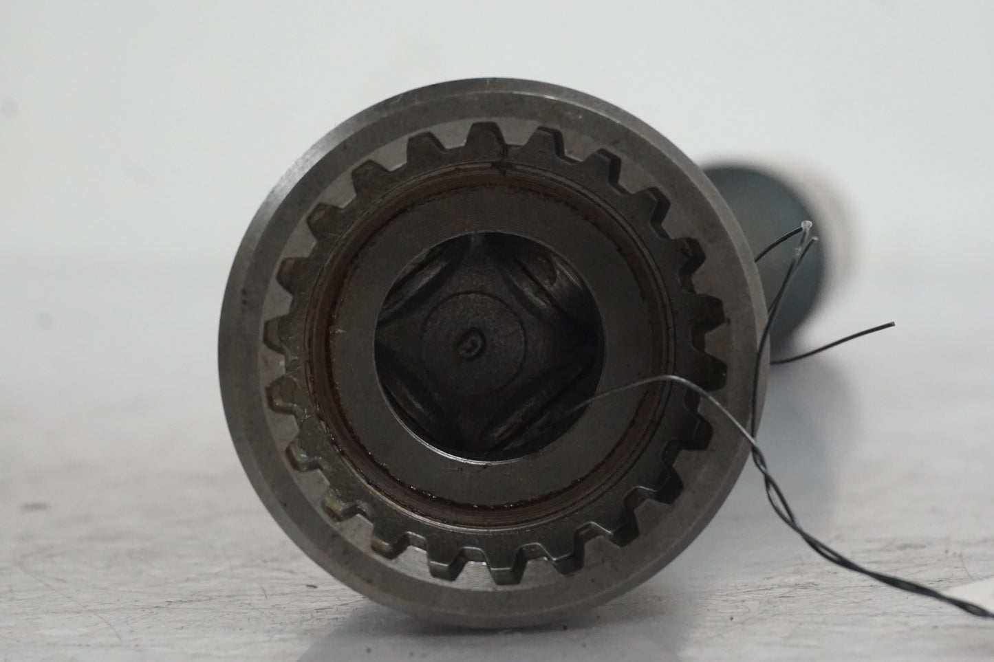 Snett uppifrån på Kardanaxel från en Kawasaki VN 1500 Classic Tourer -2003 motorcykel.