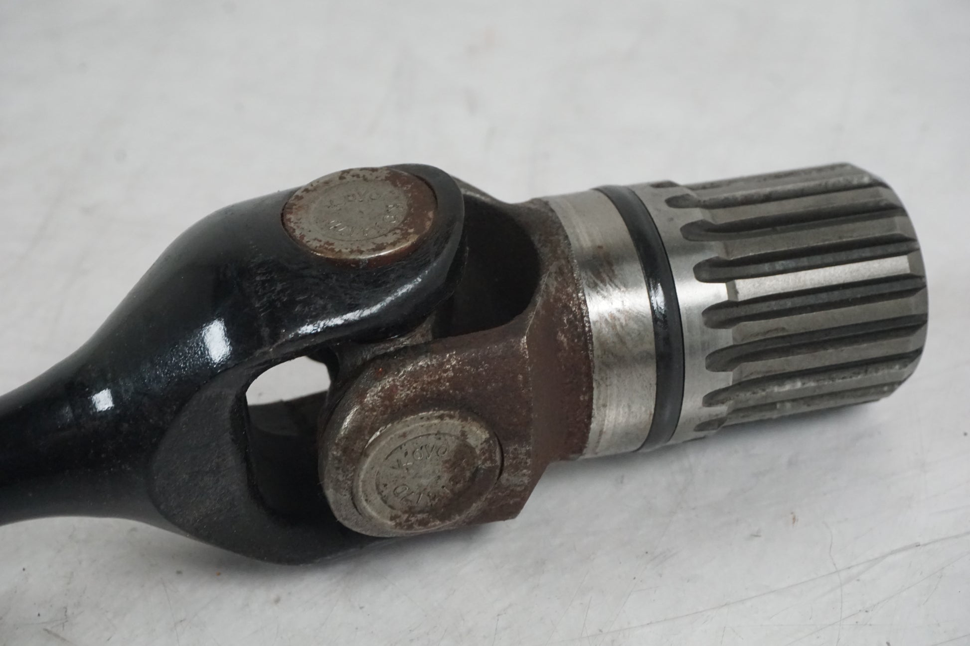 Vänster sida på Kardanaxel från en Kawasaki GTR 1400 -2008 motorcykel.