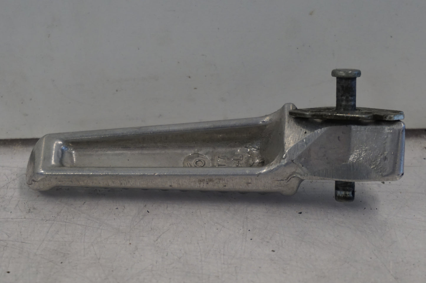 Höger sida på Fotpinne från en Honda CBR 600 RR -2003 motorcykel.