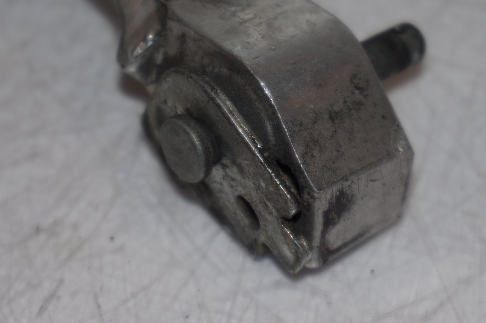 Snett nerifrån på Fotpinne från en Honda CBR 600 RR -2003 motorcykel.