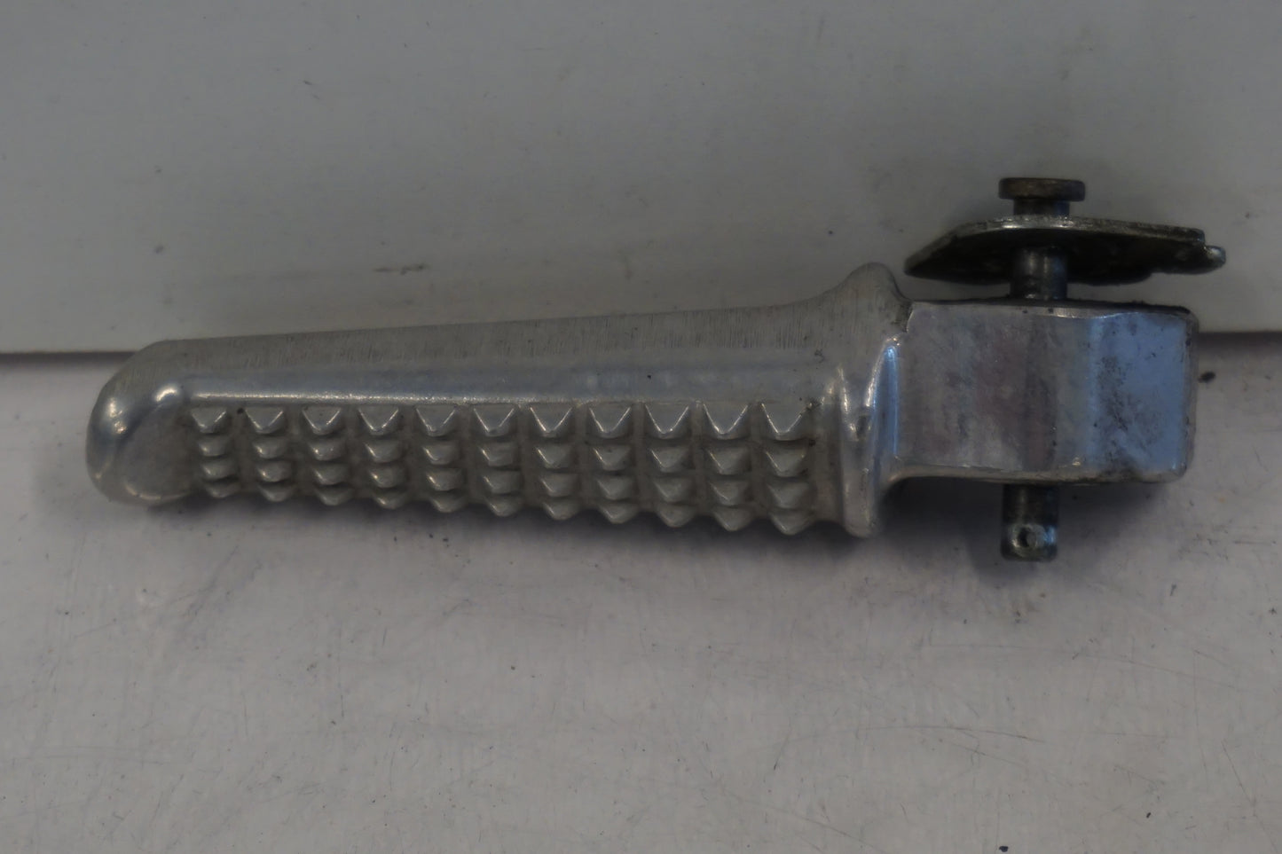 Vänster sida på Fotpinne från en Honda CBR 600 RR -2003 motorcykel.