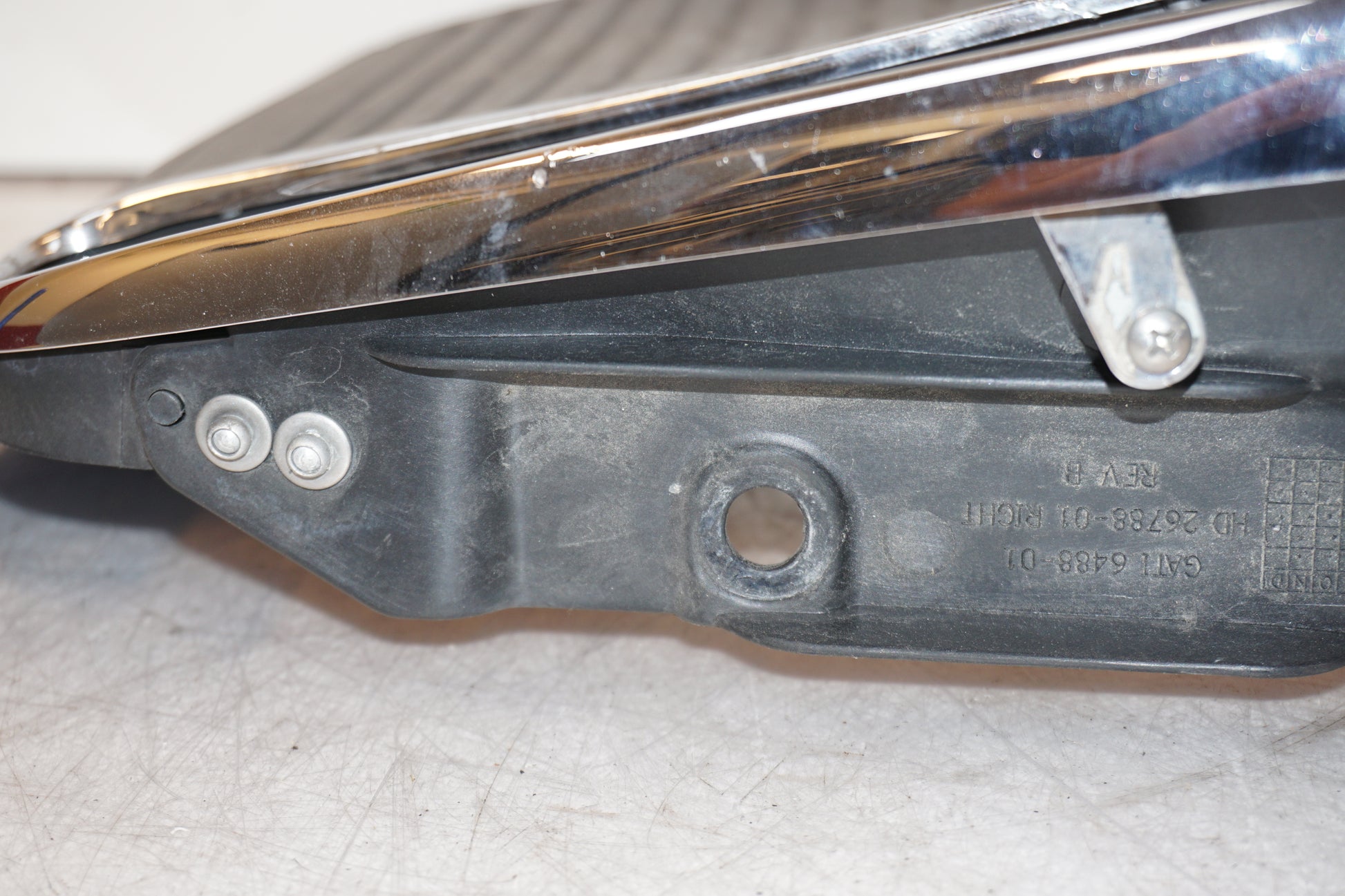 Extrabild1 på Vattenkyldekor från en H-D V-Rod 1130 -2006 motorcykel.