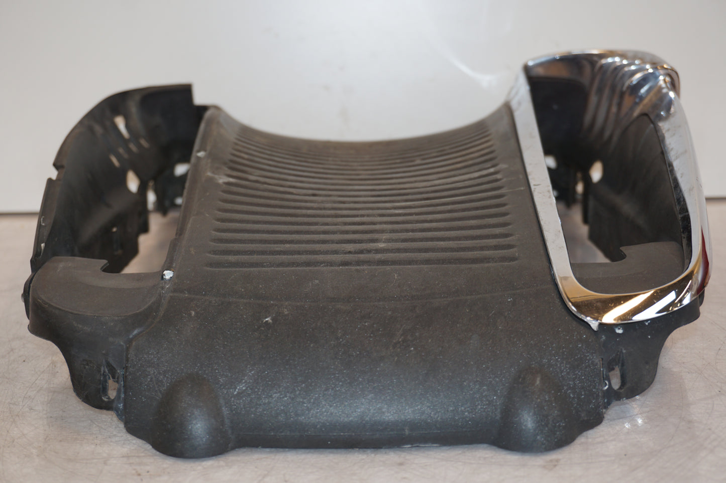 Extrabild2 på Vattenkyldekor från en H-D V-Rod 1130 -2006 motorcykel.