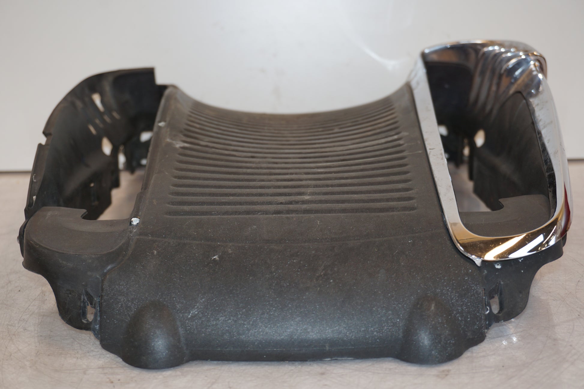 Extrabild2 på Vattenkyldekor från en H-D V-Rod 1130 -2006 motorcykel.