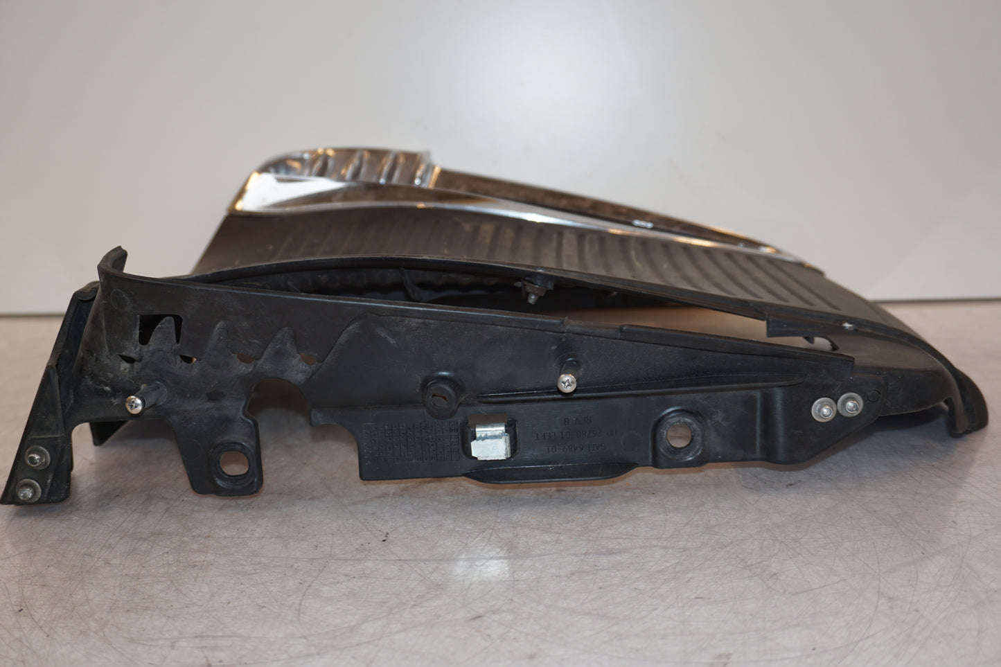 Extrabild3 på Vattenkyldekor från en H-D V-Rod 1130 -2006 motorcykel.