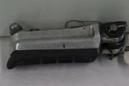 Vänster sida på Fotpinne från en Honda CBR 900 RR -1993 motorcykel.