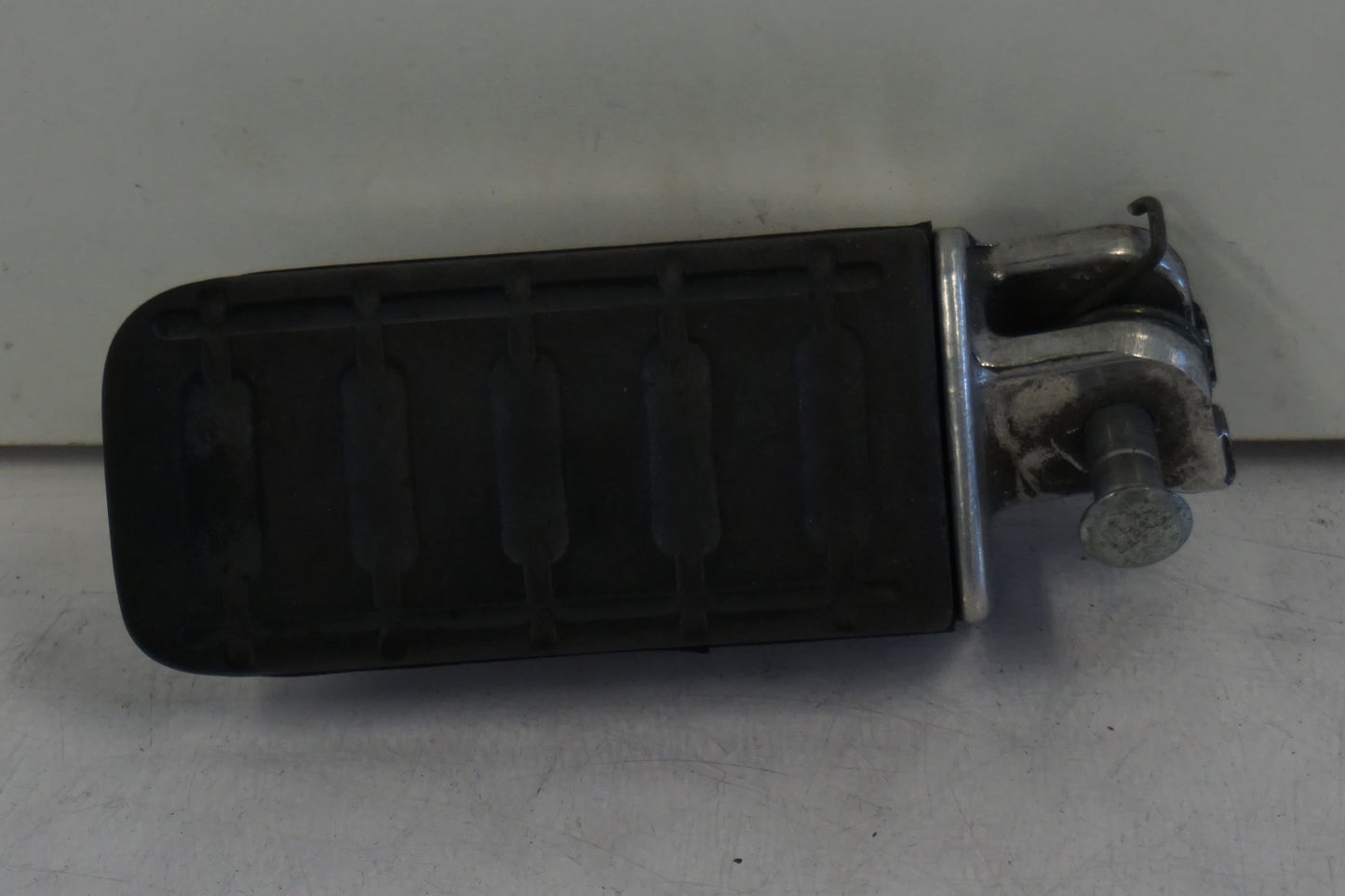 Framsidan på Fotpinne från en Honda ST 1100 -1998 motorcykel.