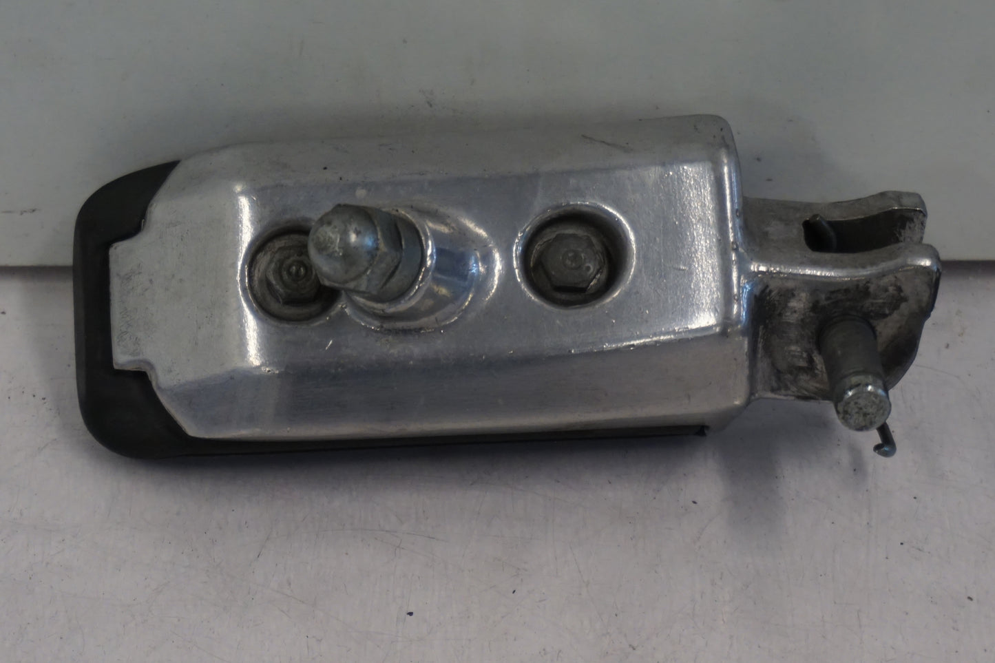 Höger sida på Fotpinne från en Honda ST 1100 -1998 motorcykel.