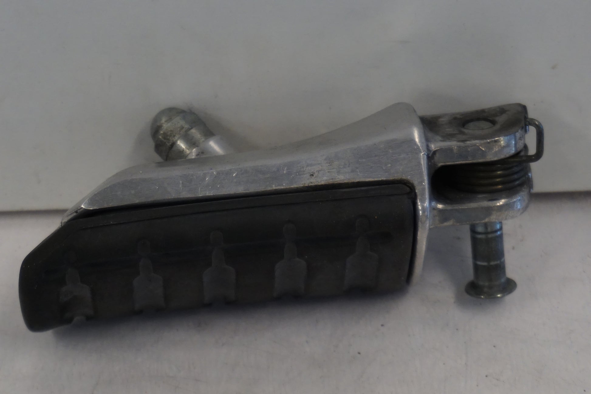 Vänster sida på Fotpinne från en Honda ST 1100 -1998 motorcykel.