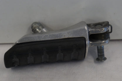 Vänster sida på Fotpinne från en Honda ST 1100 -1998 motorcykel.