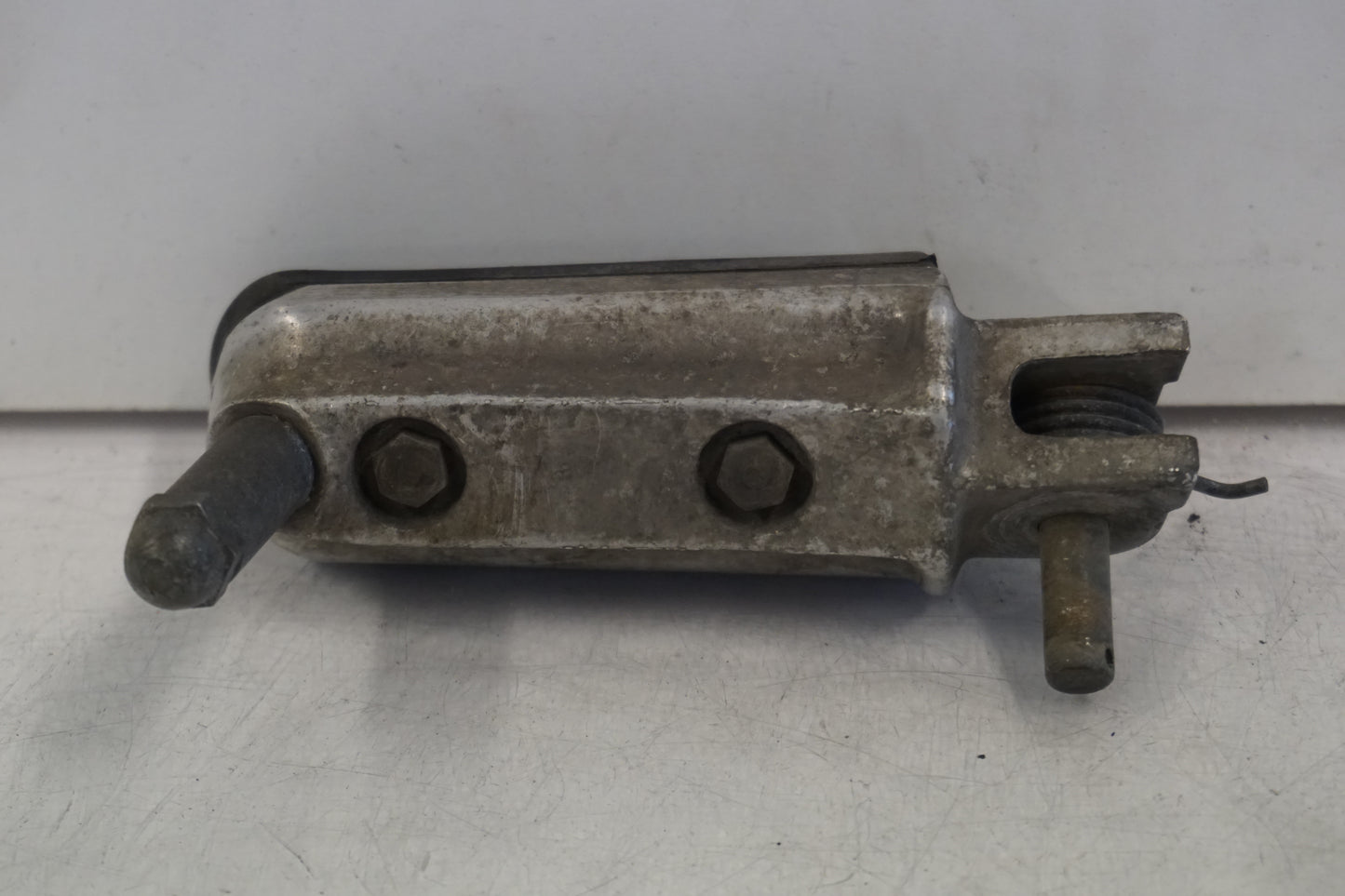 Höger sida på Fotpinne från en Honda CBR 1100 XX -1998 motorcykel.