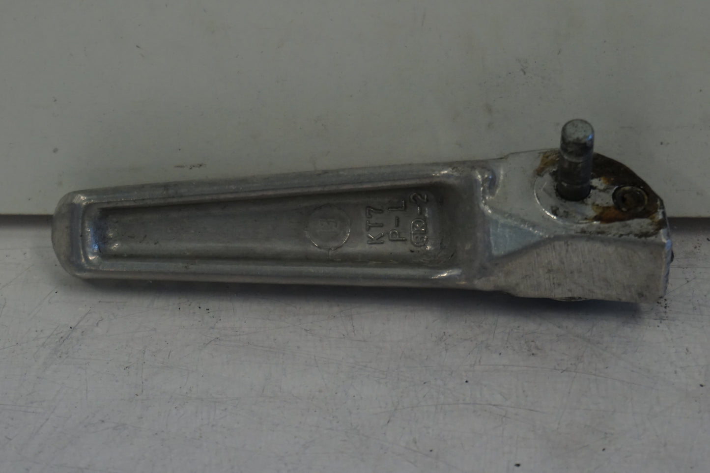 Baksidan på Fotpinne från en Honda CBR 600 -1997 motorcykel.