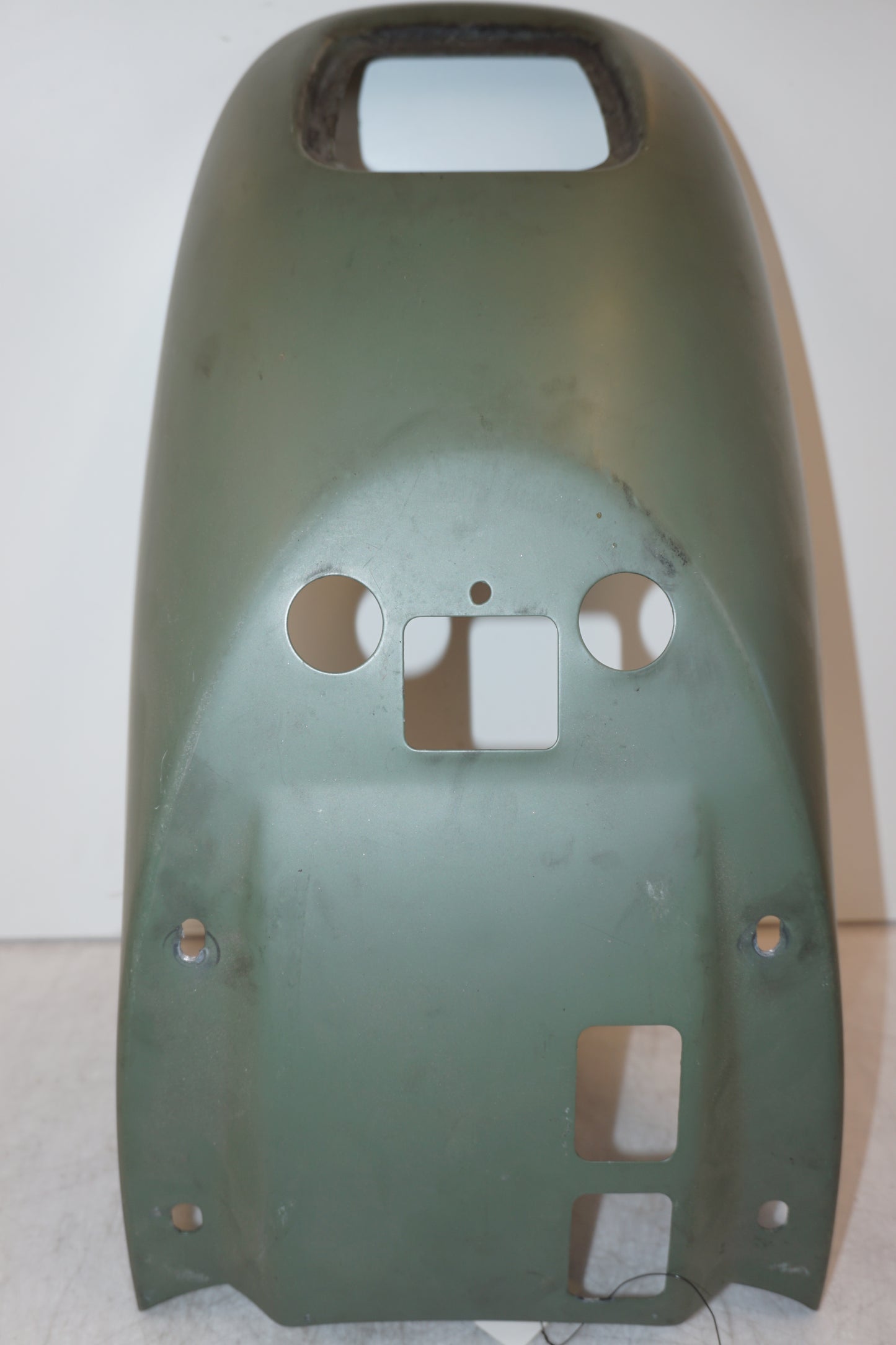 Framsidan på Bakskärm från en H-D V-Rod 1130 -2006 motorcykel.