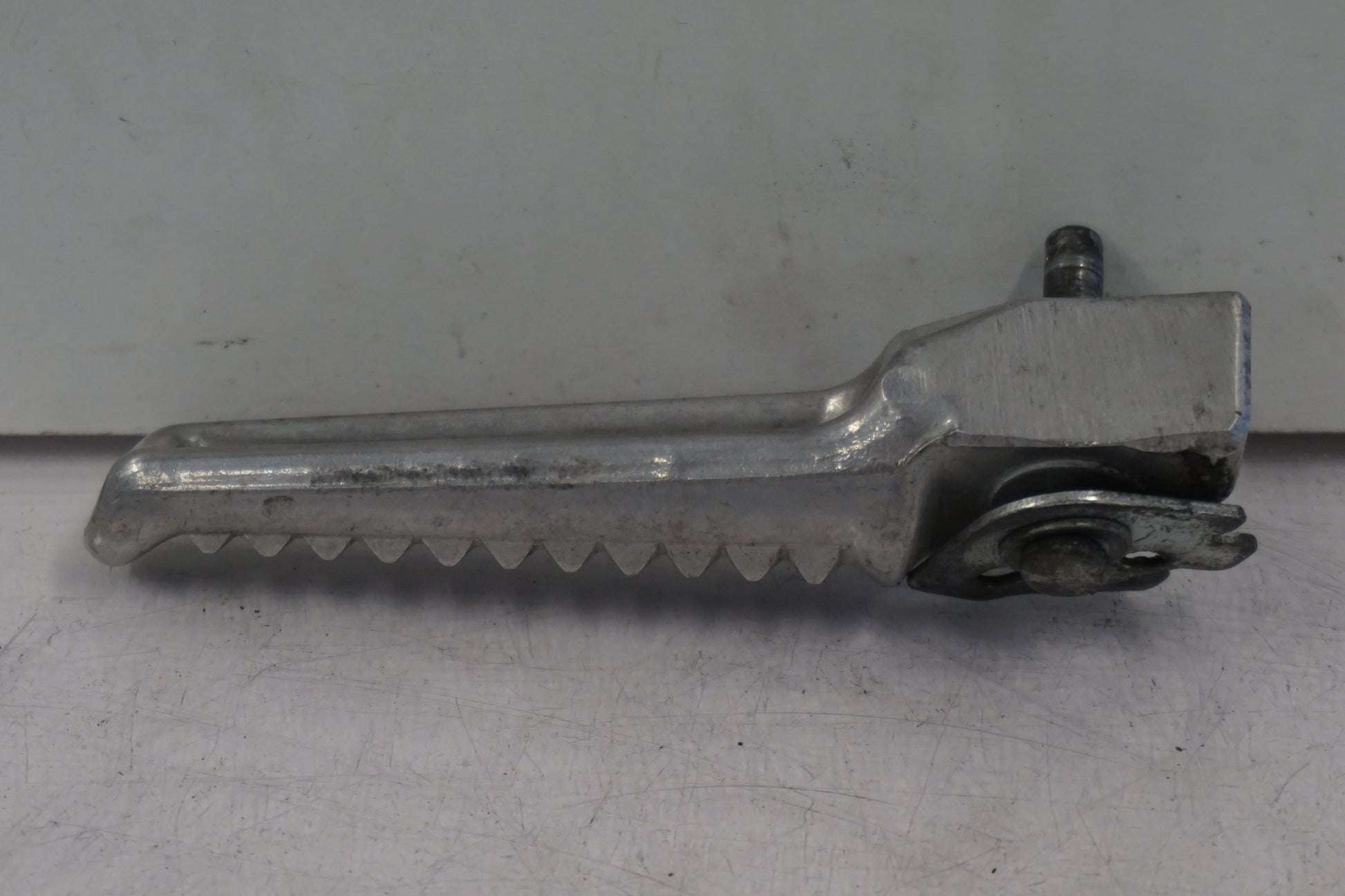 Höger sida på Fotpinne från en Honda CBR 600 -1997 motorcykel.