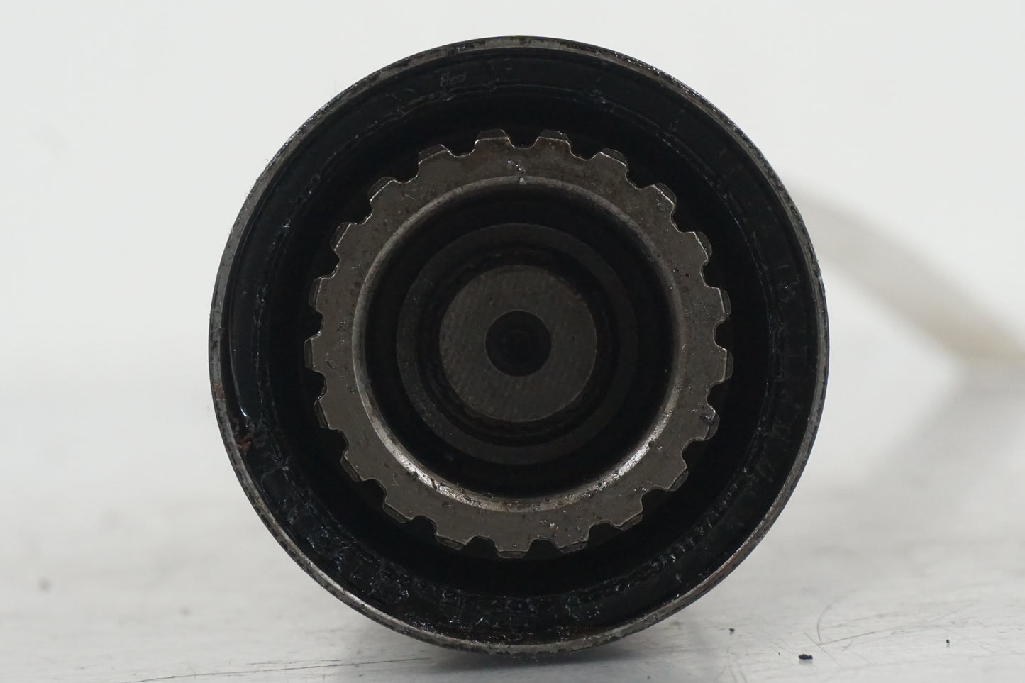 Baksidan på Kardanaxel från en Honda VF 750 S -1982 motorcykel.