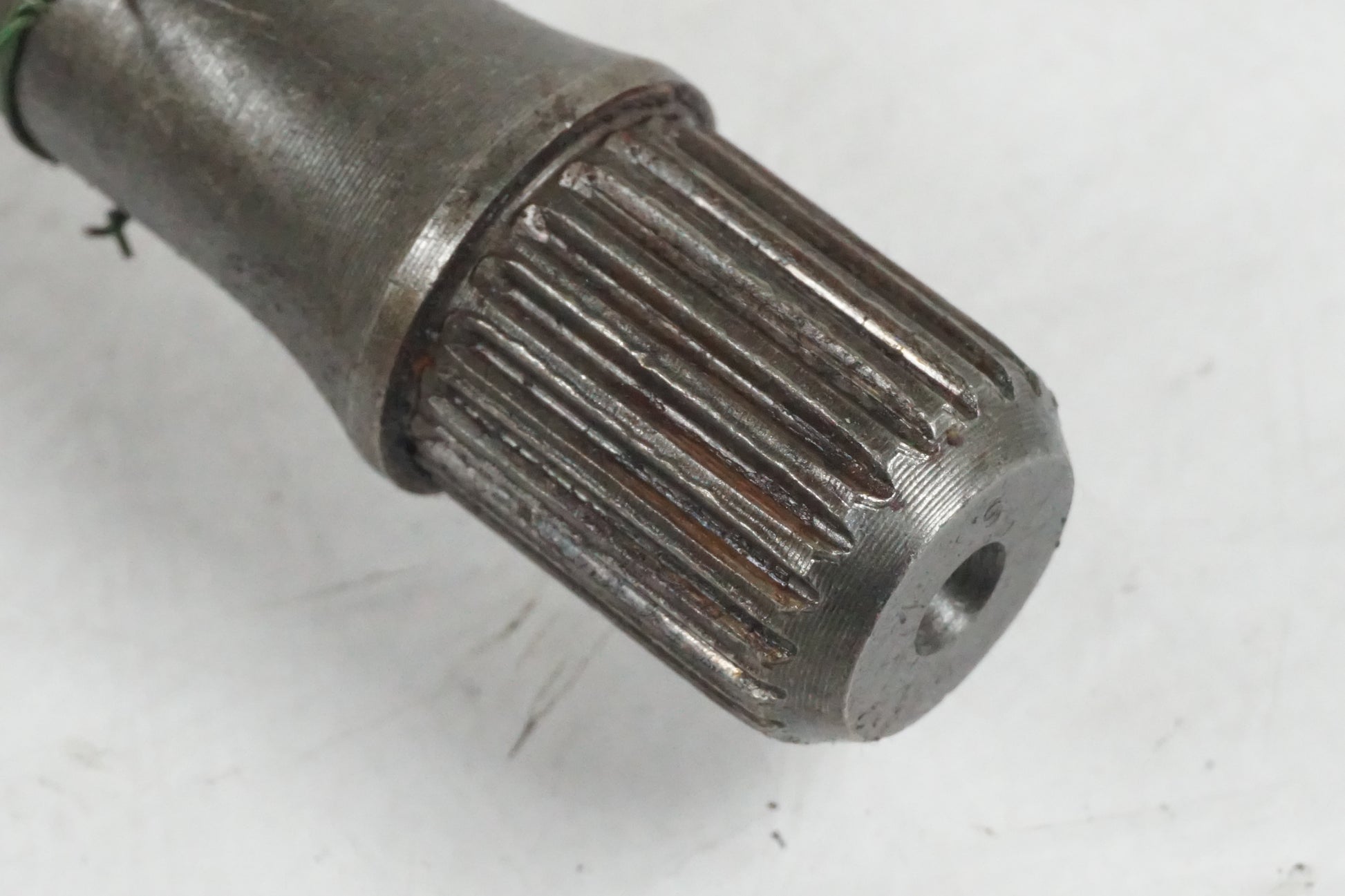 Vänster sida på Kardanaxel från en Honda VF 750 S -1982 motorcykel.