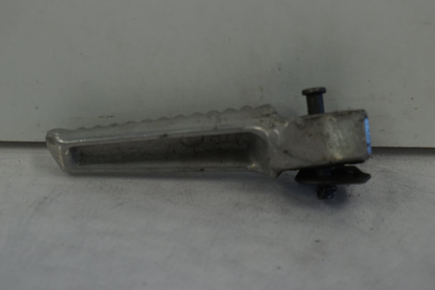 Baksidan på Fotpinne från en Honda CBR 600 -1998 motorcykel.