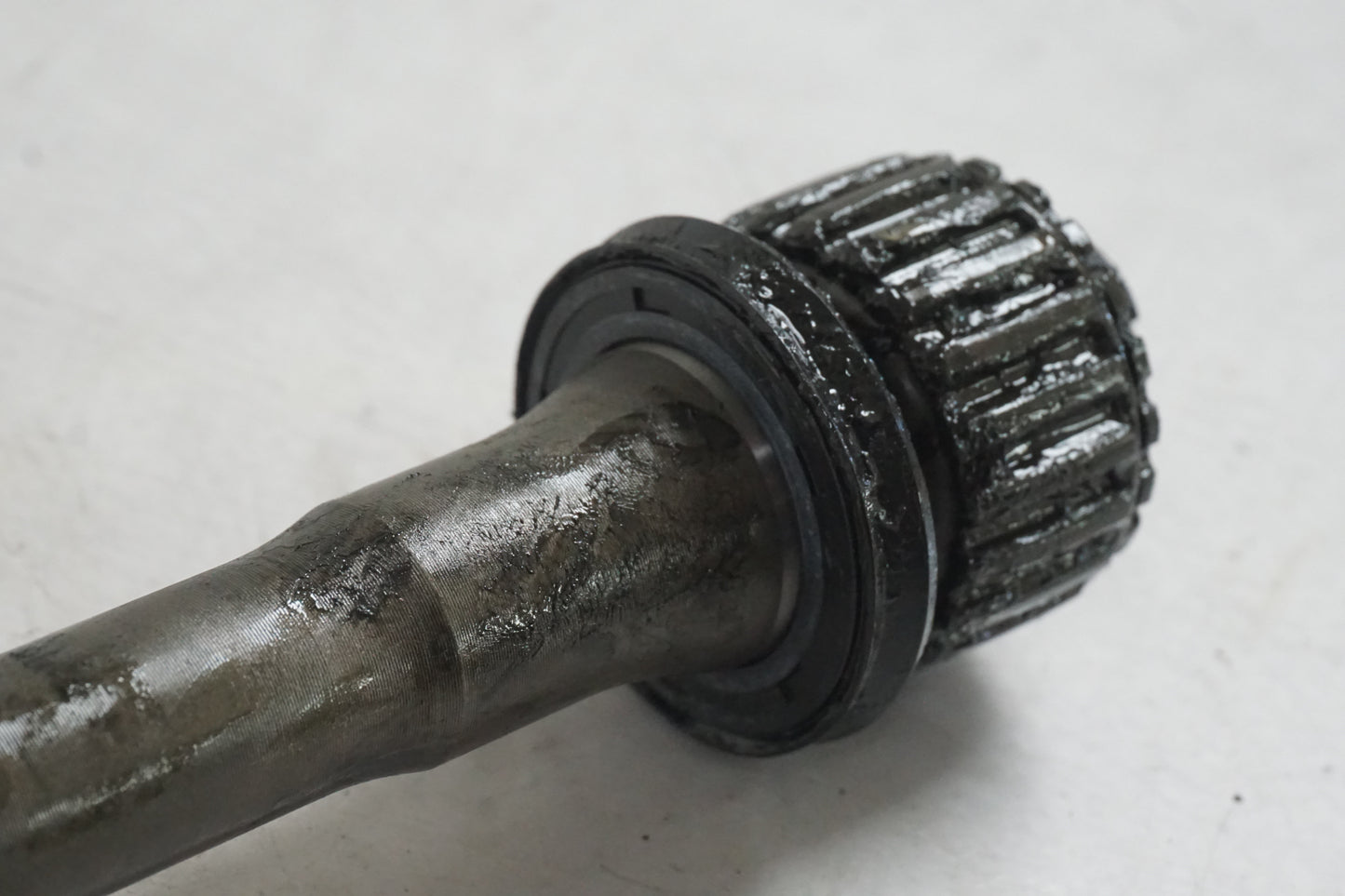 Baksidan på Kardanaxel från en Honda VT 750 -2008 motorcykel.