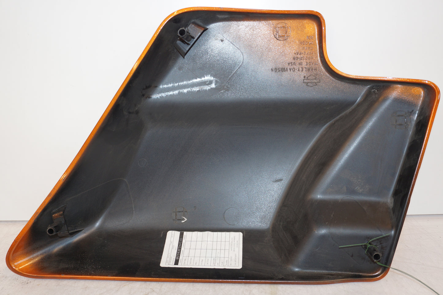 Snett nerifrån på Sidopanel från en H-D Street Glide FLHX -2015 motorcykel.