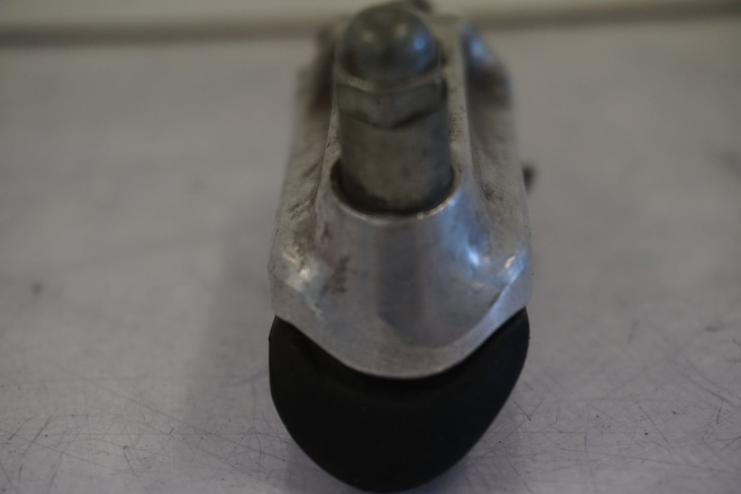 Snett uppifrån på Fotpinne från en Honda CBR 600 -1993 motorcykel.