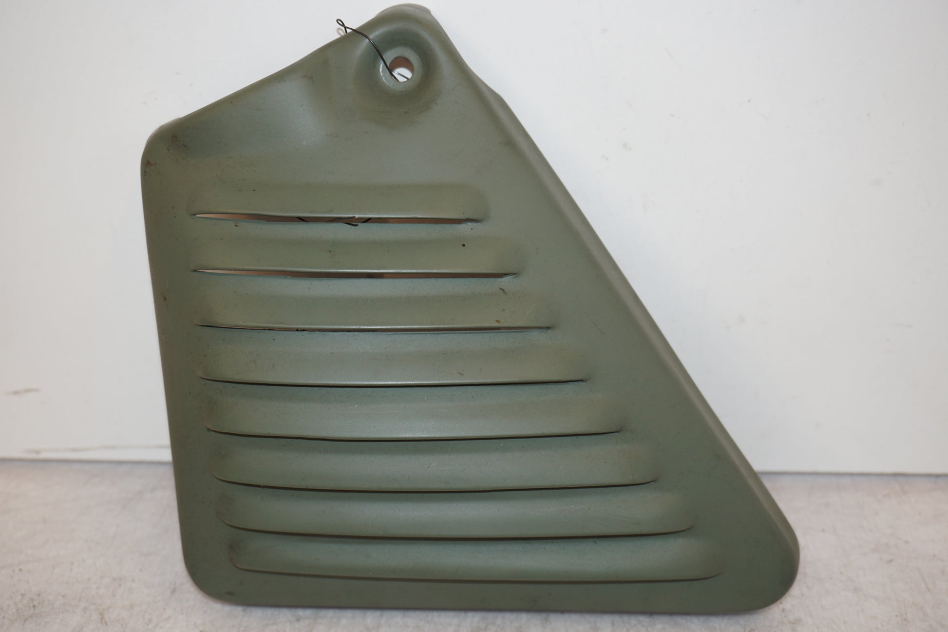 Framsidan på Styrkåpa från en H-D V-Rod 1130 -2006 motorcykel.