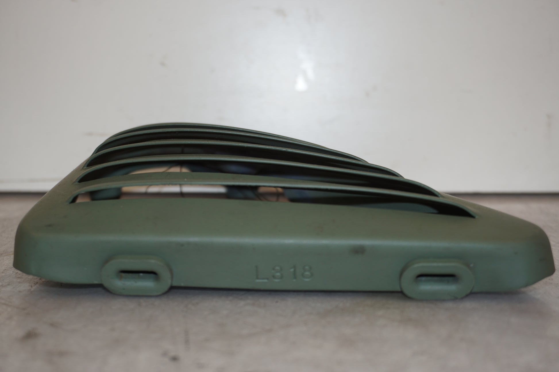 Baksidan på Styrkåpa från en H-D V-Rod 1130 -2006 motorcykel.