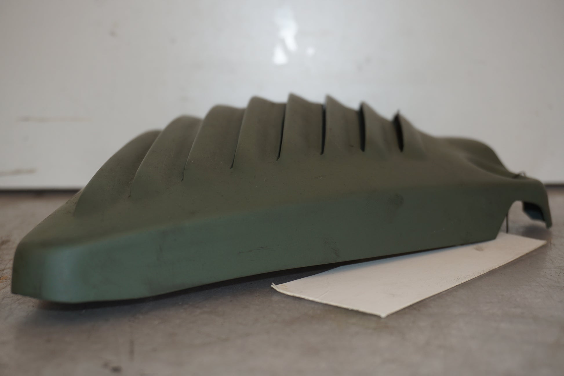 Snett uppifrån på Styrkåpa från en H-D V-Rod 1130 -2006 motorcykel.