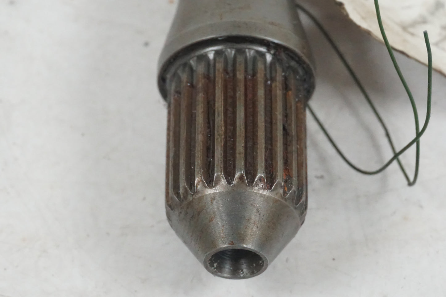 Snett nerifrån på Kardanaxel från en Honda VT 1100 C -1997 motorcykel.