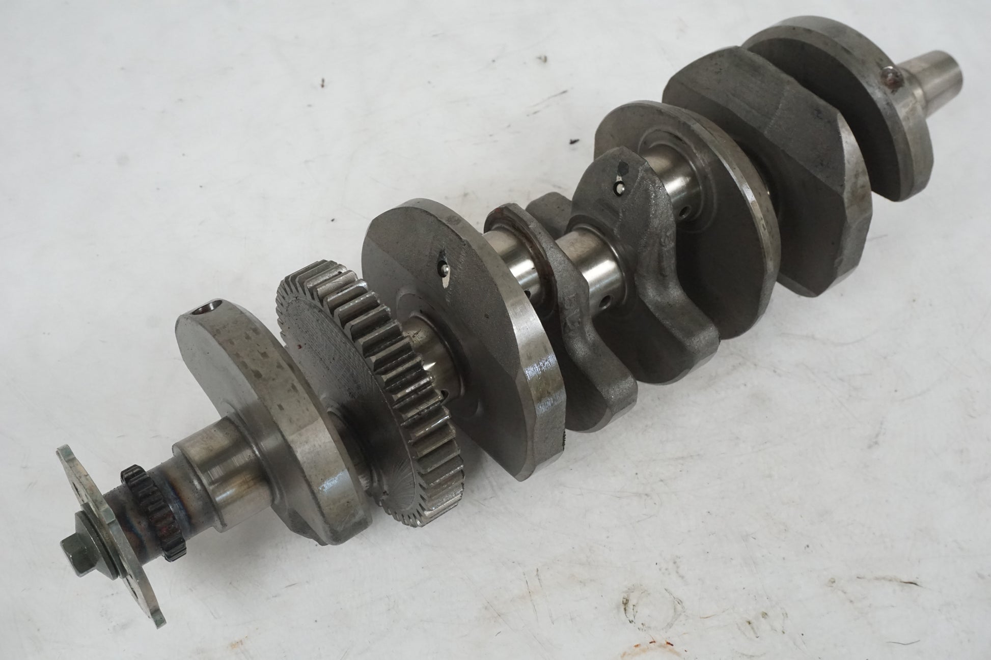 Framsidan på Vevaxel från en Yamaha YZF R6 -2000 motorcykel.